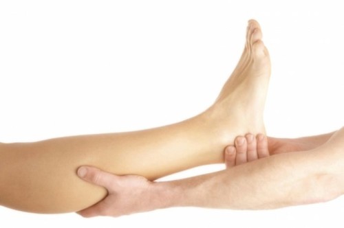 Как сделать компресс на голеностоп при растяжении и вывихе ноги