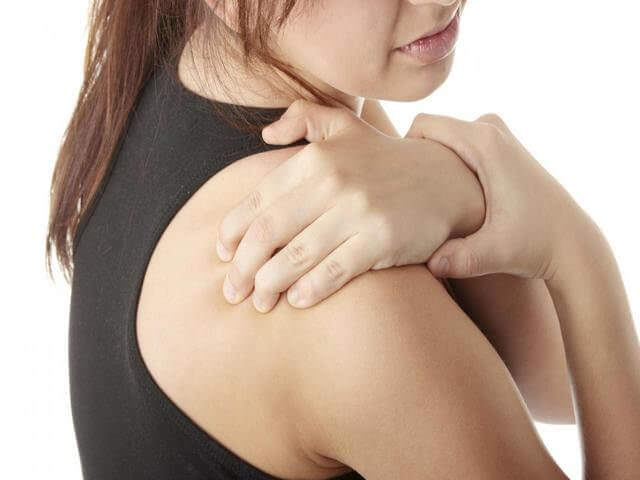 Хруст в плечевом суставе причины, симптоматика, лечение