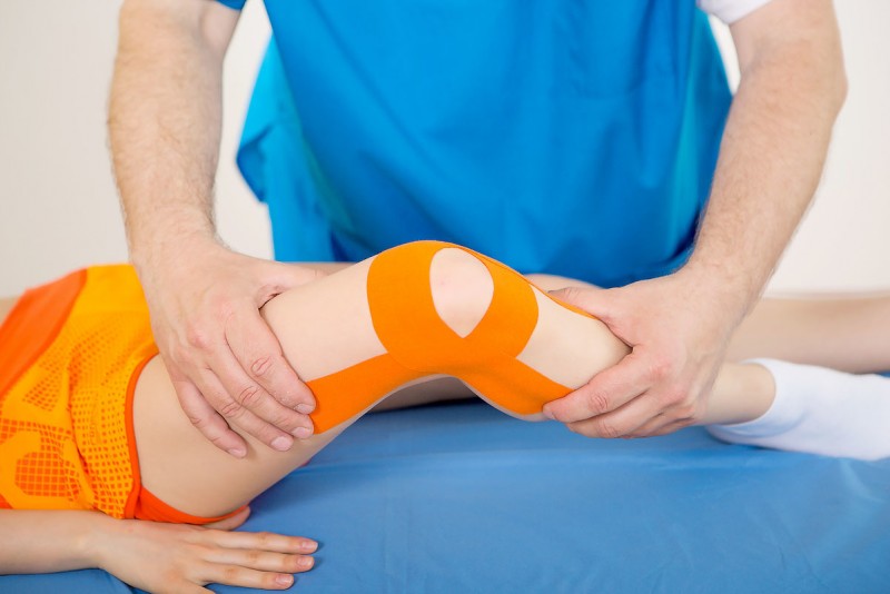 Тейпирование колена при различных травмах